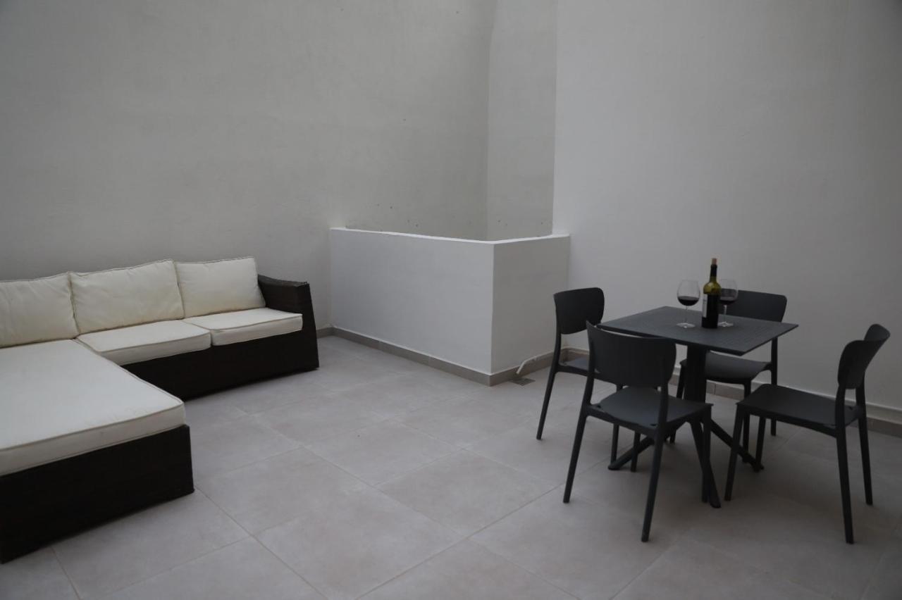 Lovely Holiday Home Next To Bus Terminus Bahía de San Pablo Exterior foto